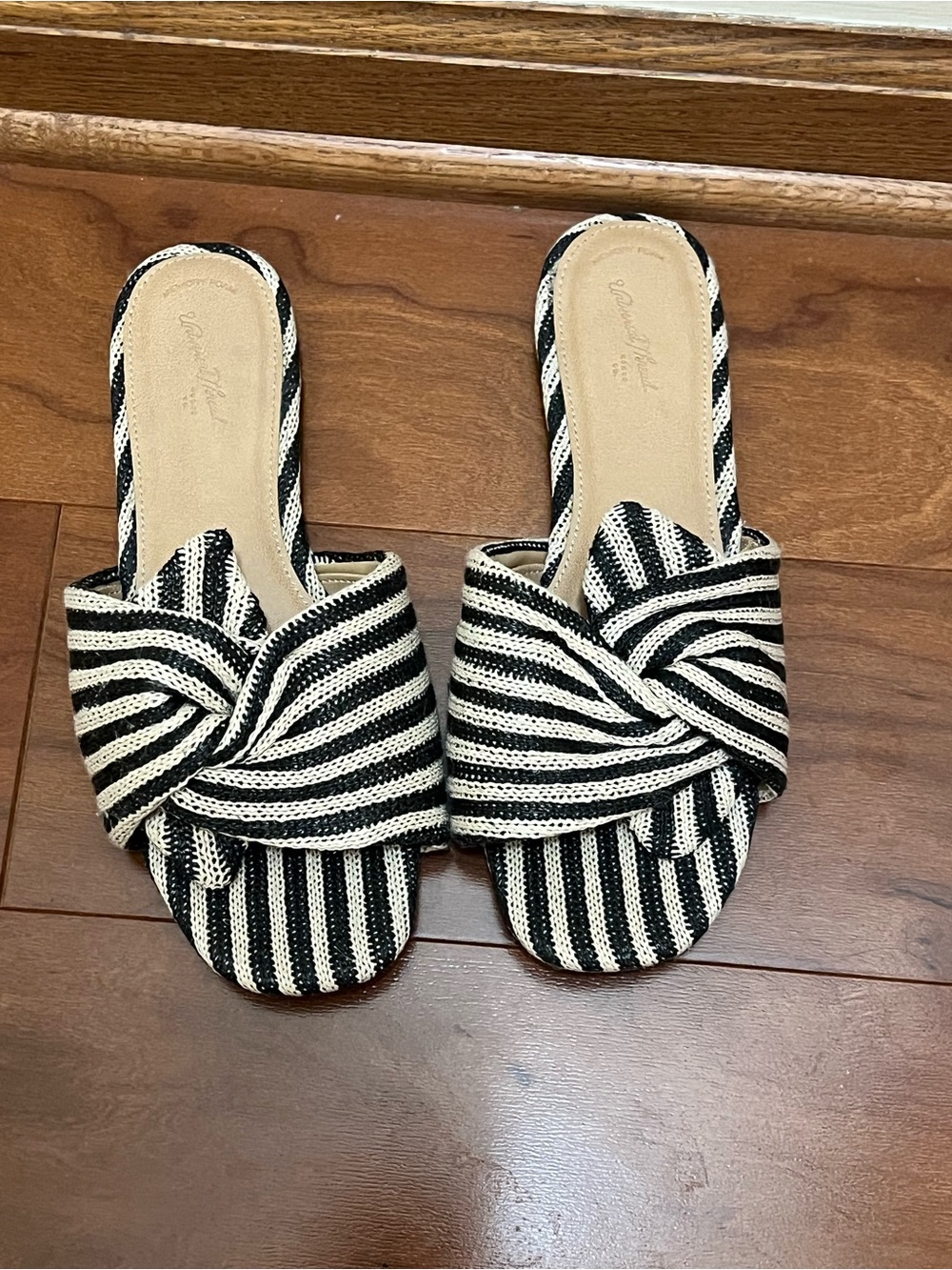 Universal Thread Black & White Striped Knot Slide Mules